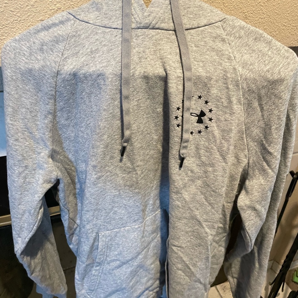 Under armour sweatshirt